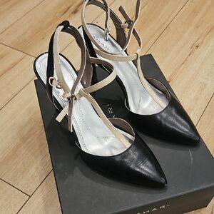 Tahari Black and Tan Slingback Heels